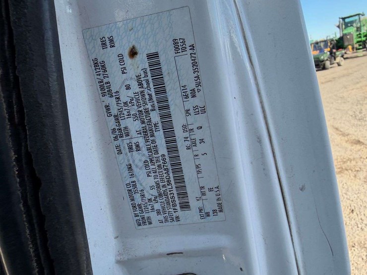 2006-ford-econoline-350-image-32