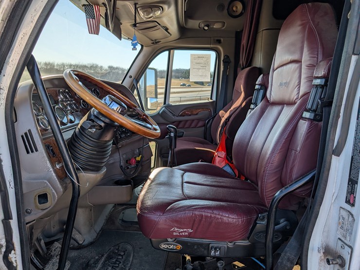 2004-peterbilt-387-image-12