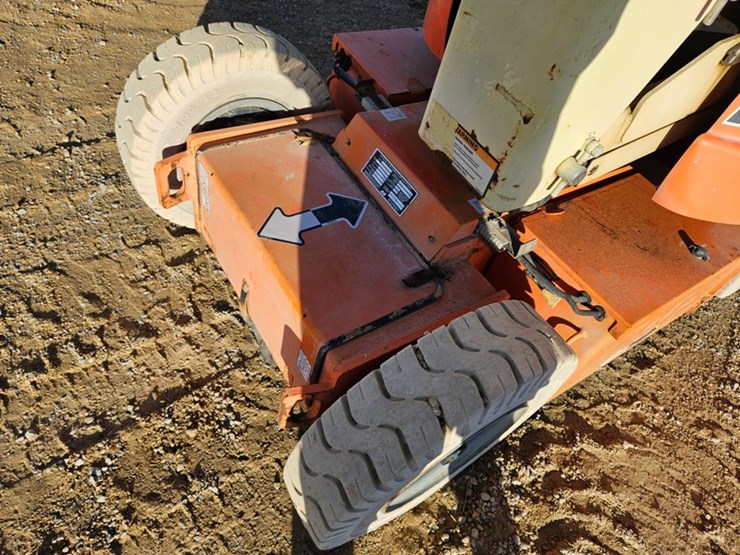 2005-jlg-e300ajp-image-22