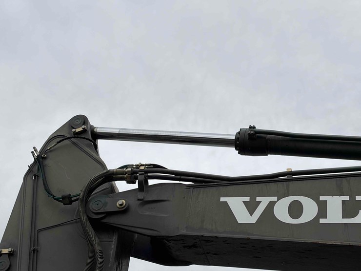 2016-volvo-ec220e-image-13