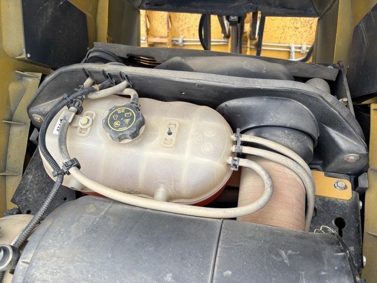 2017-deere-210l-image-27