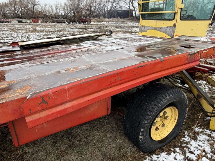 new-holland-1075-image-27