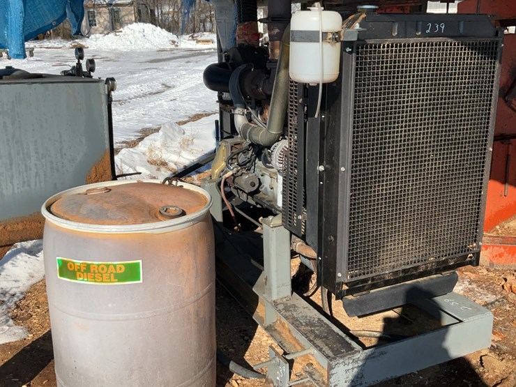 #239-•-iveco-diesel-engine-and-hyd-pump-image-2