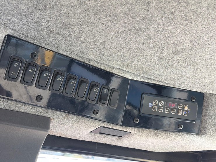 2016-agco-terragator-9300-image-44