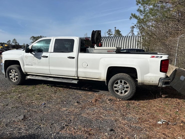2015-chevrolet-silverado-2500-image-8