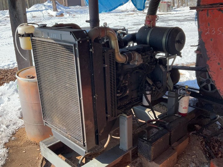 #239-•-iveco-diesel-engine-and-hyd-pump-image-1