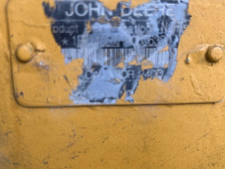 deere-240d-lc-image-34