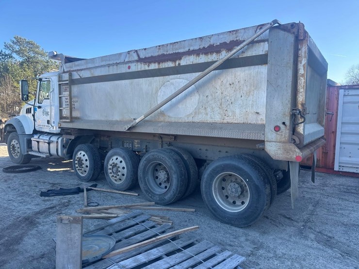 2019-mack-gr64f9-quad/a-dump-truck-image-5