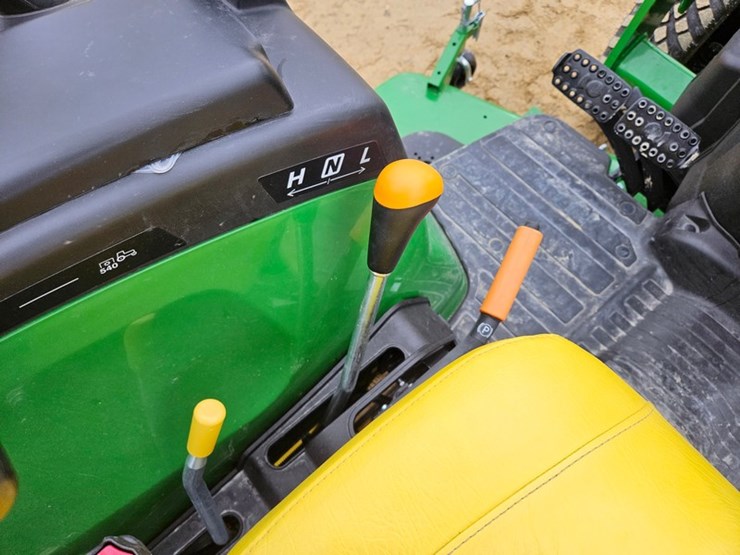 2025-john-deere-2038r-image-25