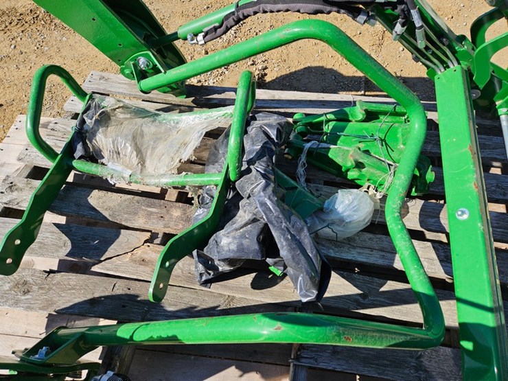 john-deere-120r-image-10