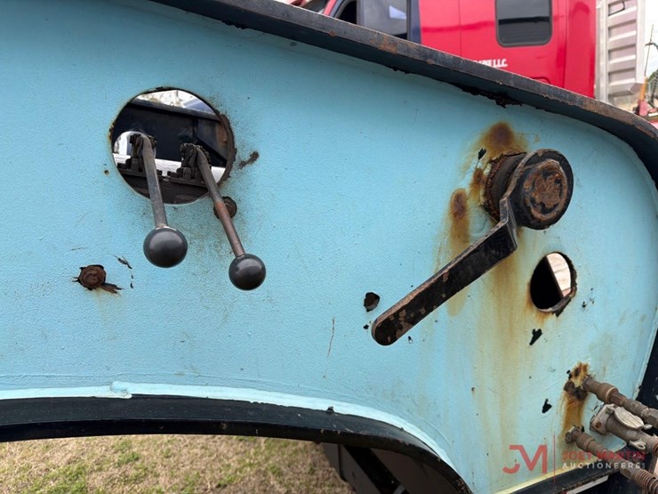 2005-fontaine-lowboy-image-9