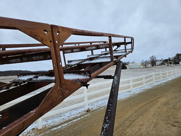 new-holland-131-image-17