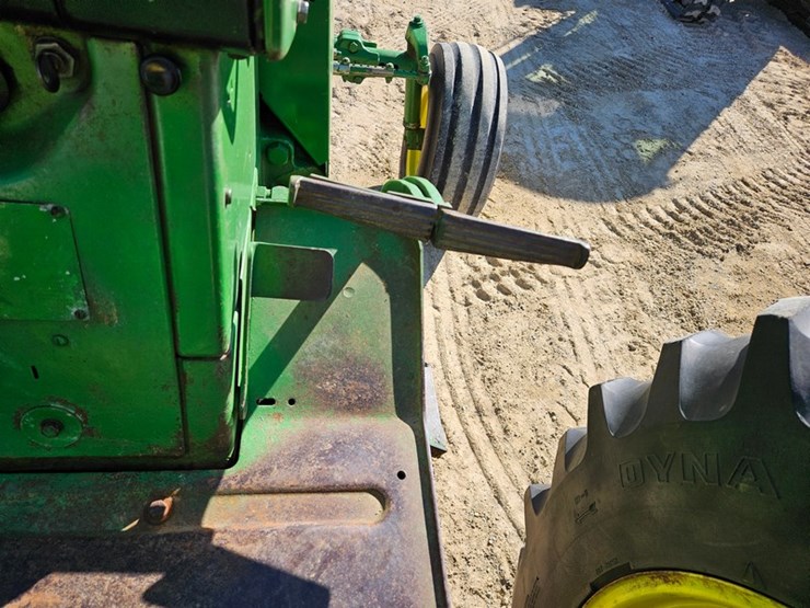 john-deere-3010-image-22