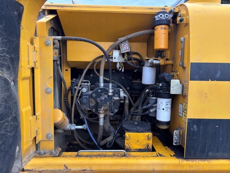 2012-jcb-js160-image-42