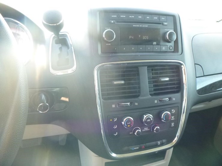 2014-dodge-grand-caravan-image-13