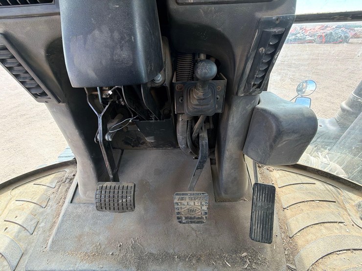 2016-agco-terragator-9300-image-41