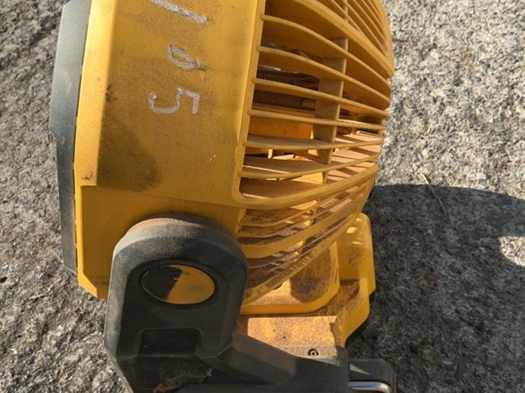 #105-•-dewalt-fan-and-led-light-image-12