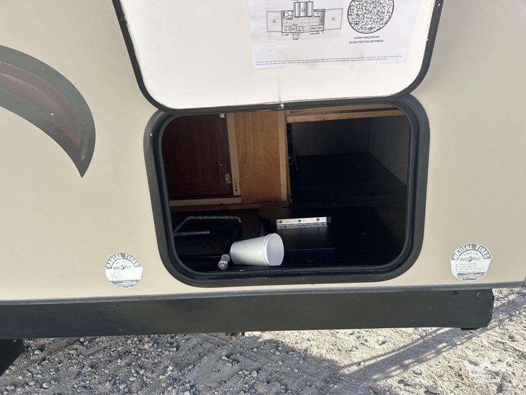 2017-forest-river-rockwood-hw275-s/a-pop-up-camper-trailer-image-15