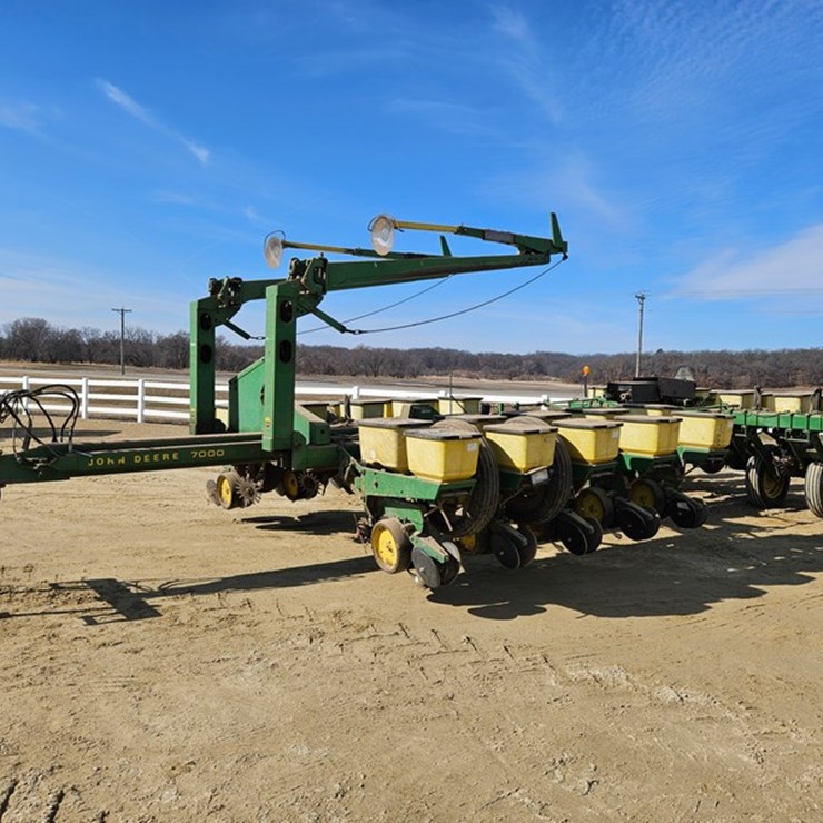 JOHN DEERE 7000