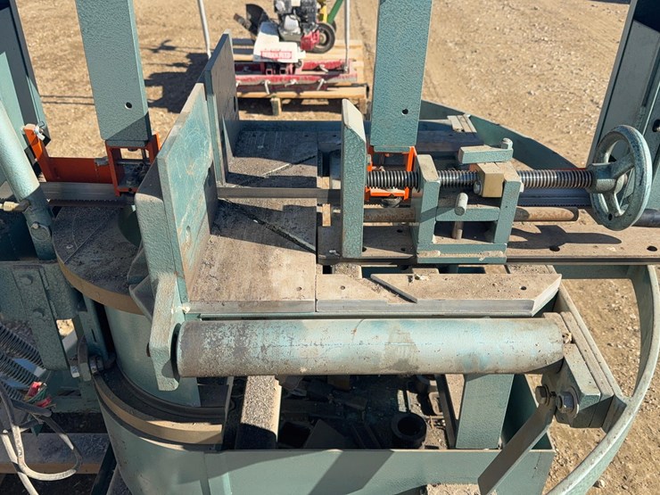 ellis-band-saw-image-2