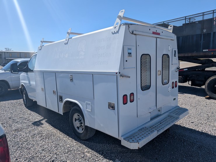 2010-chevrolet-express-3500-image-4