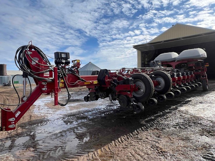 2014-case-ih-1255-image-1