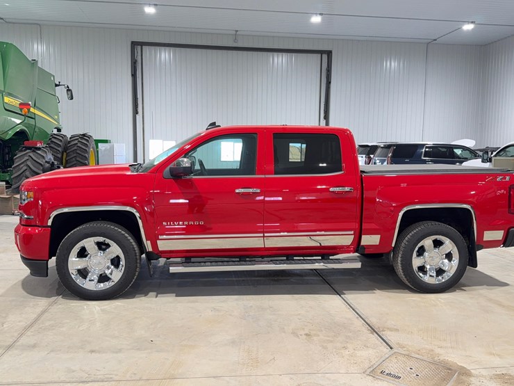 2018-chevrolet-silverado-1500-ltz-image-2