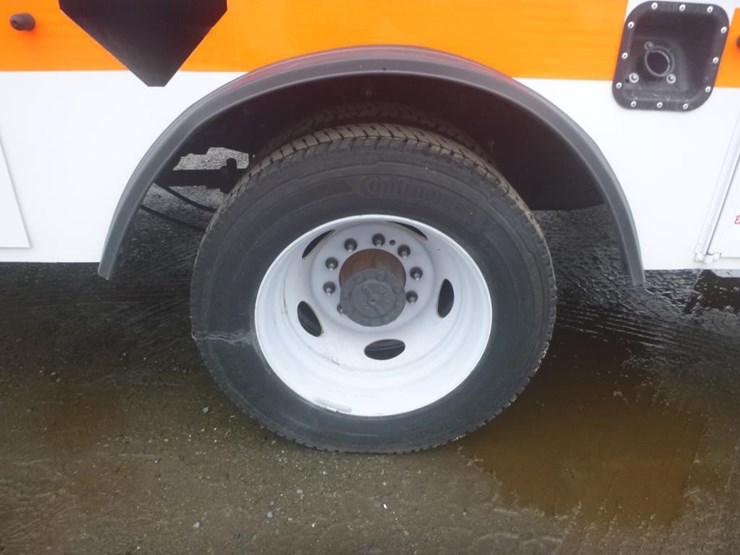 2022-ford-f550-image-27