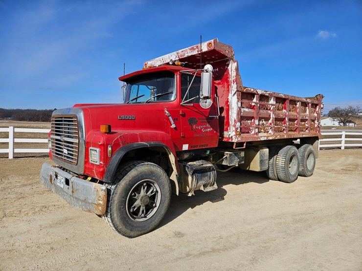 1989-ford-l9000-image-1