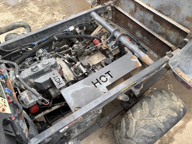 2011-kubota-rtv900-image-17