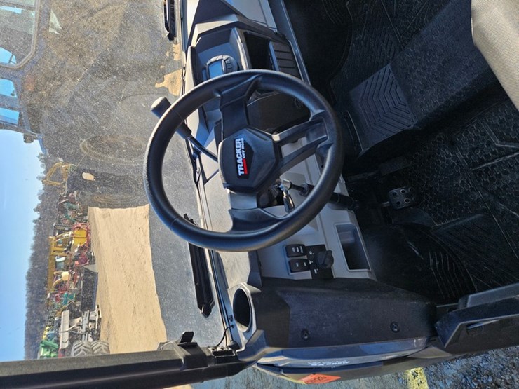 2019-john-deere-gator-image-14