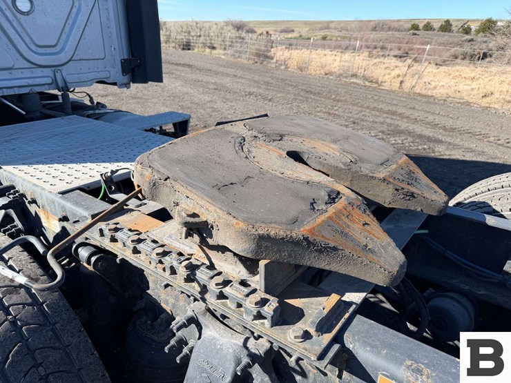 2019-freightliner-cascadia-126-image-24