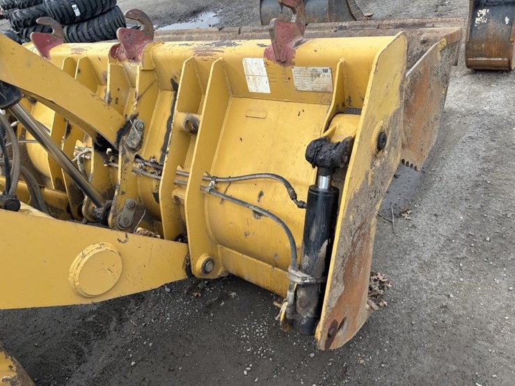 caterpillar-420f2-image-13