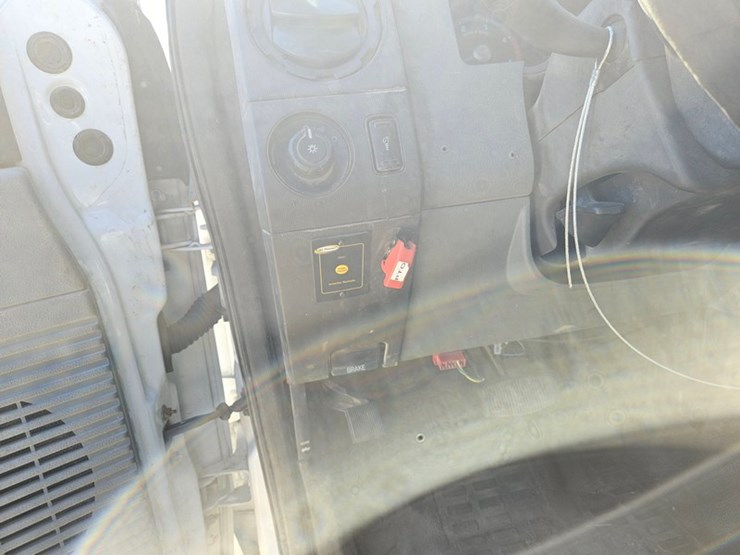 2011-ford-f550-image-38