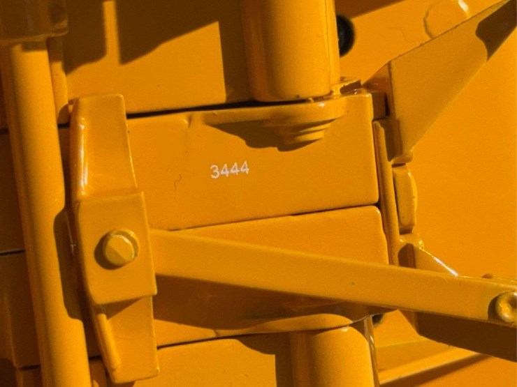 caterpillar-d2-image-10