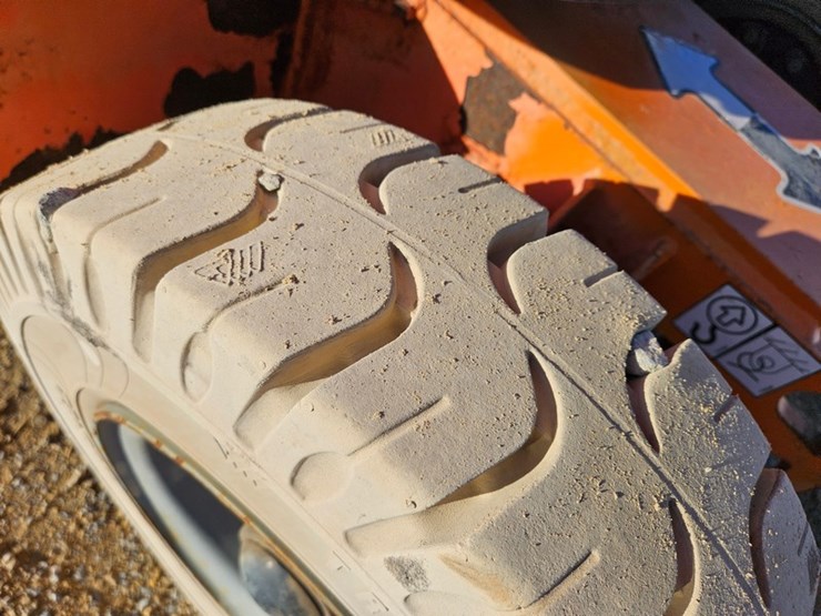 2005-jlg-e300ajp-image-25