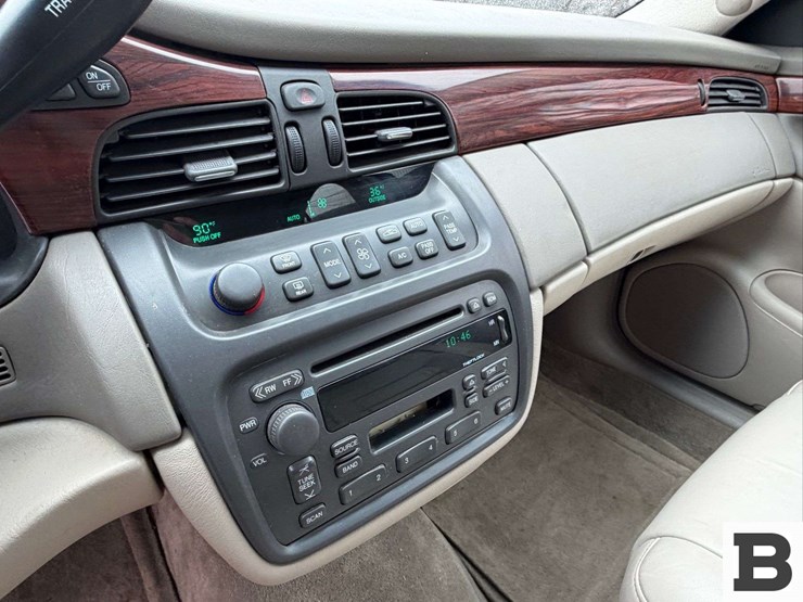 2001-cadillac-deville-sedan-image-16