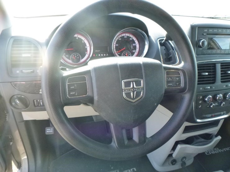 2014-dodge-grand-caravan-image-12