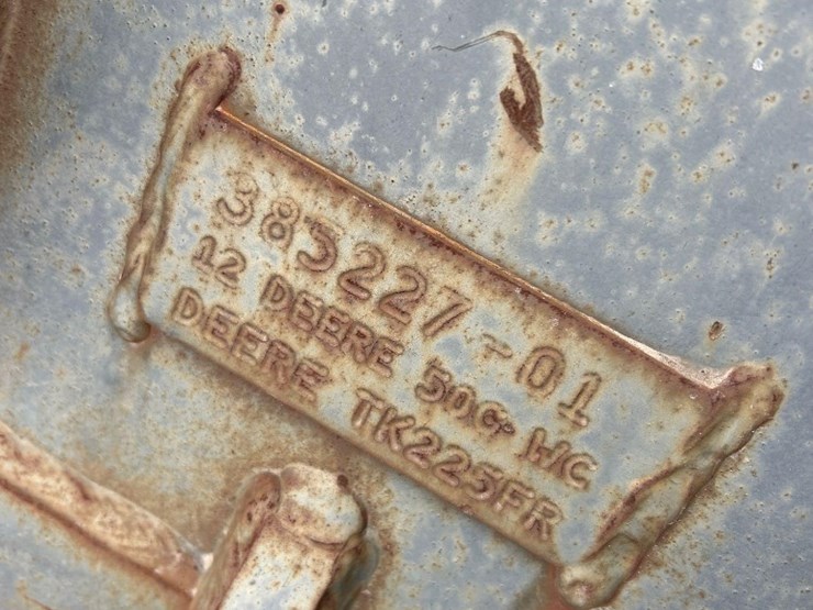 john-deere-14in-hydraulic-excavator-bucket-image-3