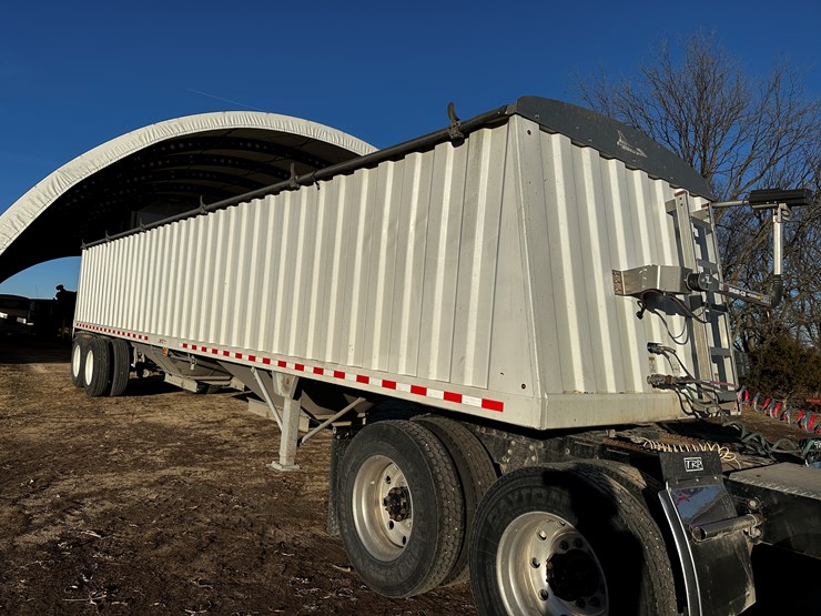 2015-jet-hopper-image-1