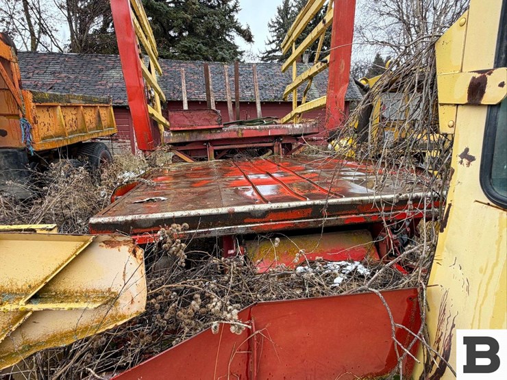 new-holland-1075-image-4