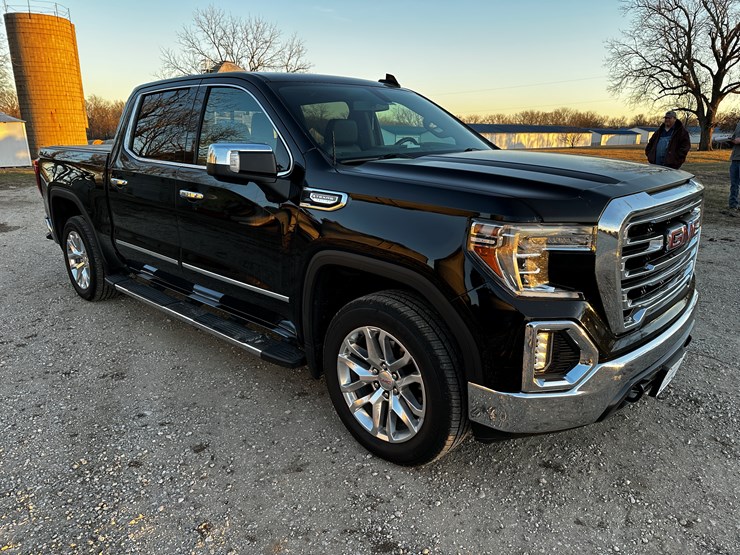 #209077-•-2020-gmc-sierra-slt-truck-image-1