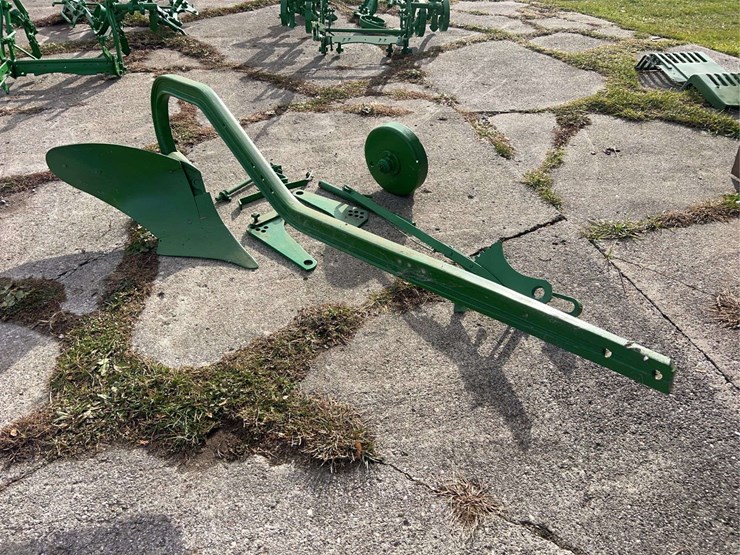 john-deere-10-image-1