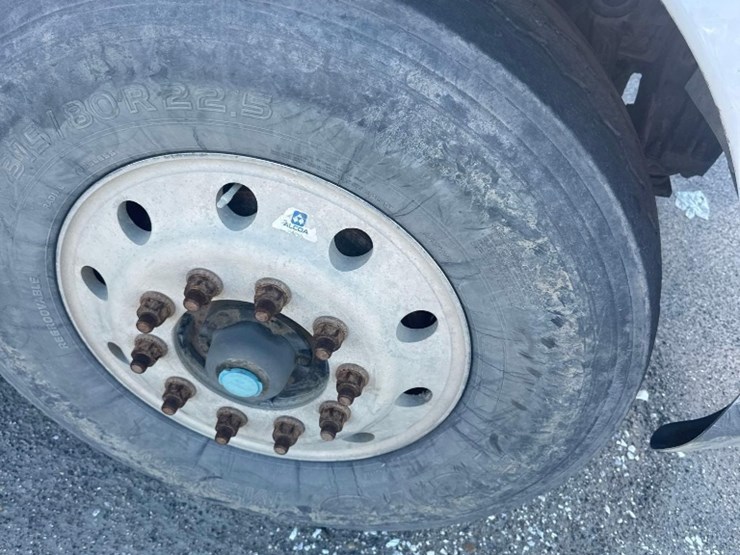 2015-kenworth-t370-image-11