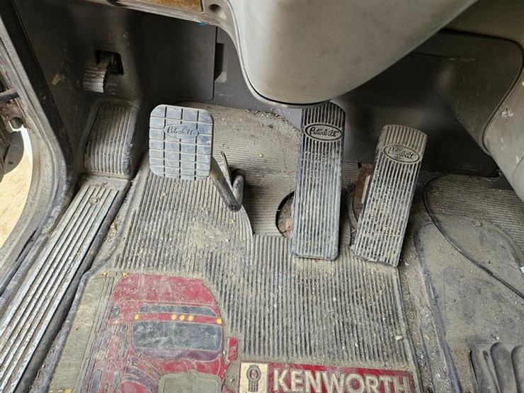 2006-peterbilt-379-image-50