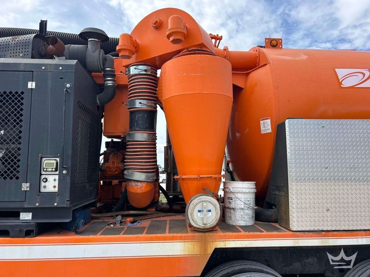 2020-freightliner-114sd-image-21