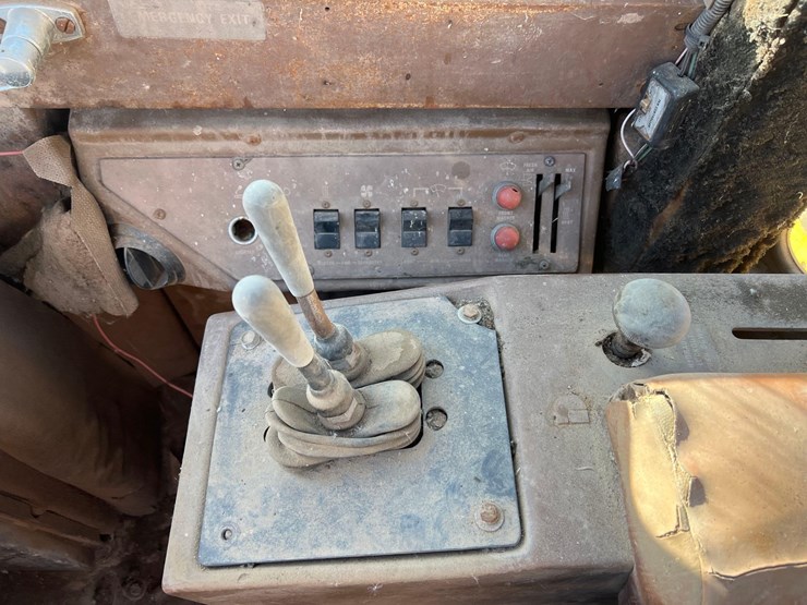 dresser-555-image-13