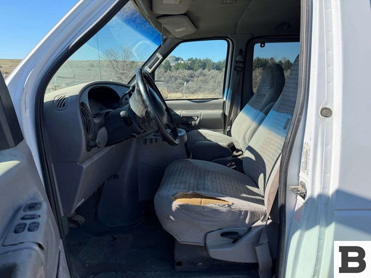 2001-ford-econoline-350-image-27