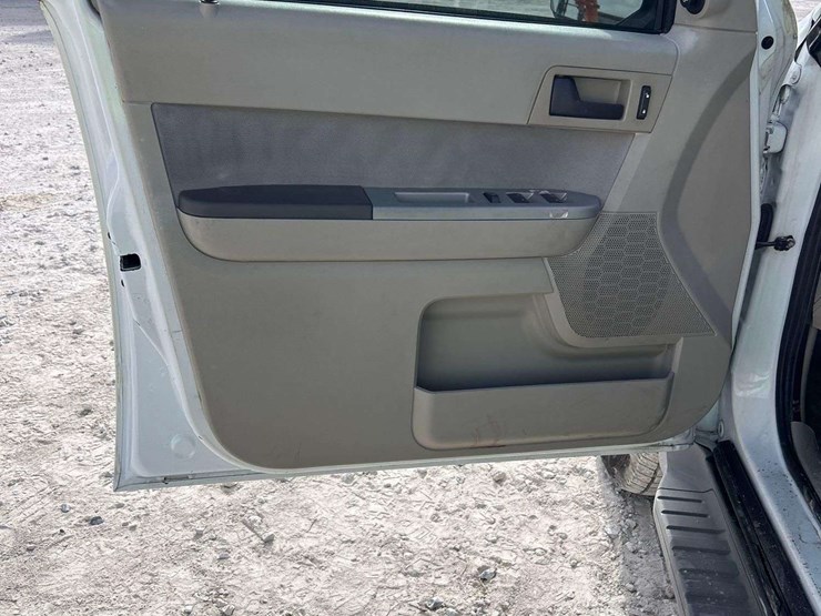 2012-ford-escape-image-11