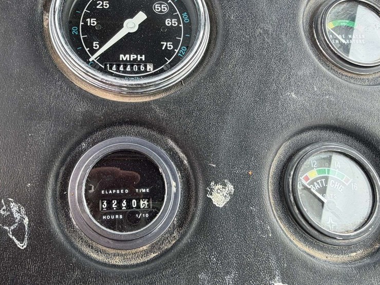 new-holland-1085-image-13